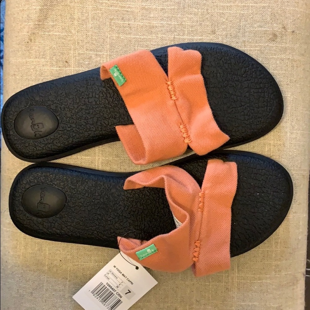 Sanuk yoga mat Capri slides